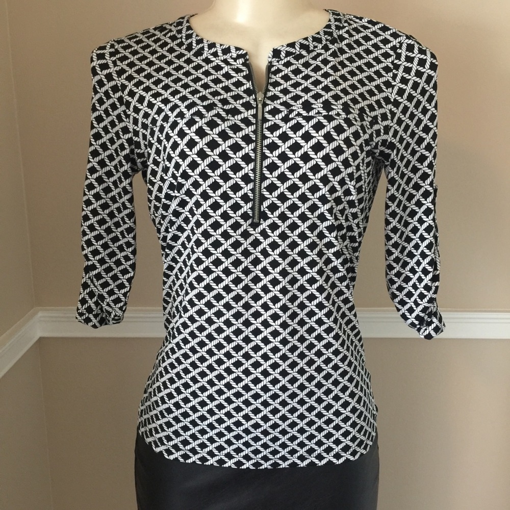 ♠️ NEW Black & White Print Top ♠️